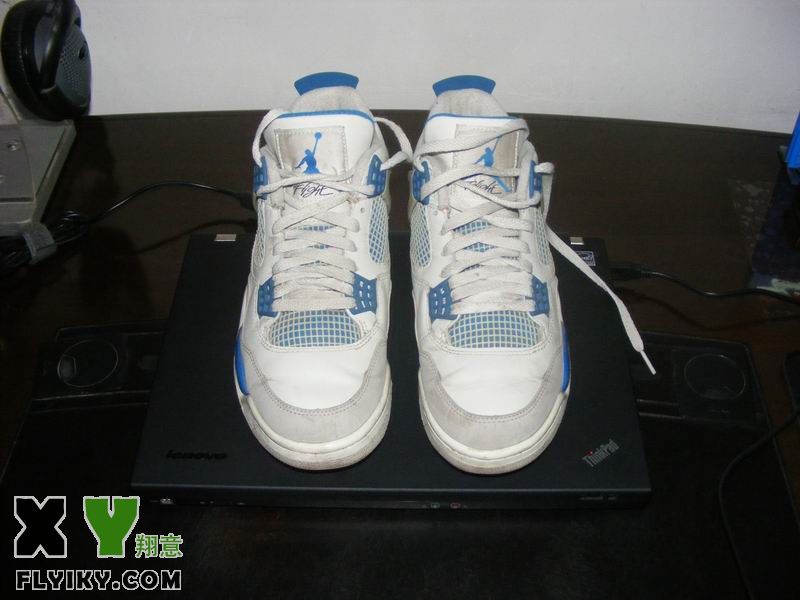 Air Jordan4和本本.JPG