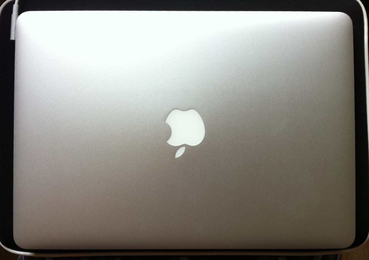 2011款MacBook Air 13"*i7-正面