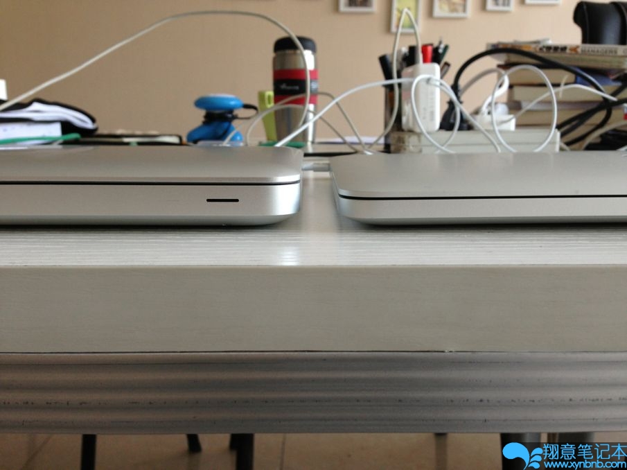 右侧为新机，与老macbookpro厚度的差距阿