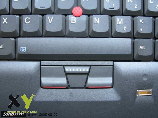 音量按钮带着金属光泽